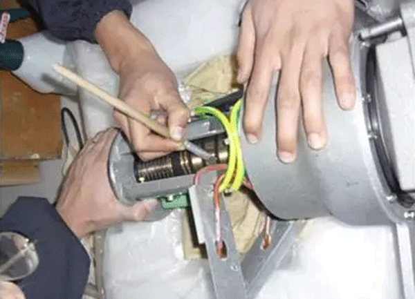 西安電機(jī)廠關(guān)于電機(jī)滑環(huán)的維護(hù)保養(yǎng)方法分享。